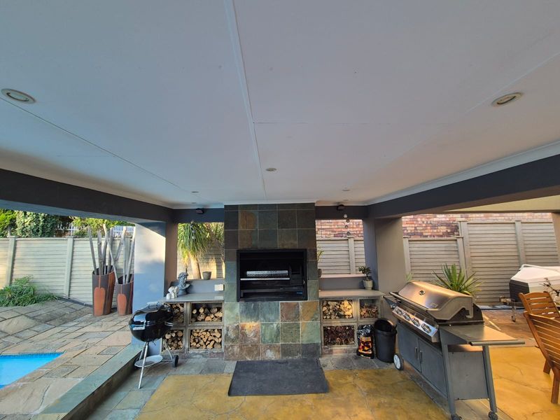 !LUXURY FAMILY HOME FOR SALE! - Photo 3