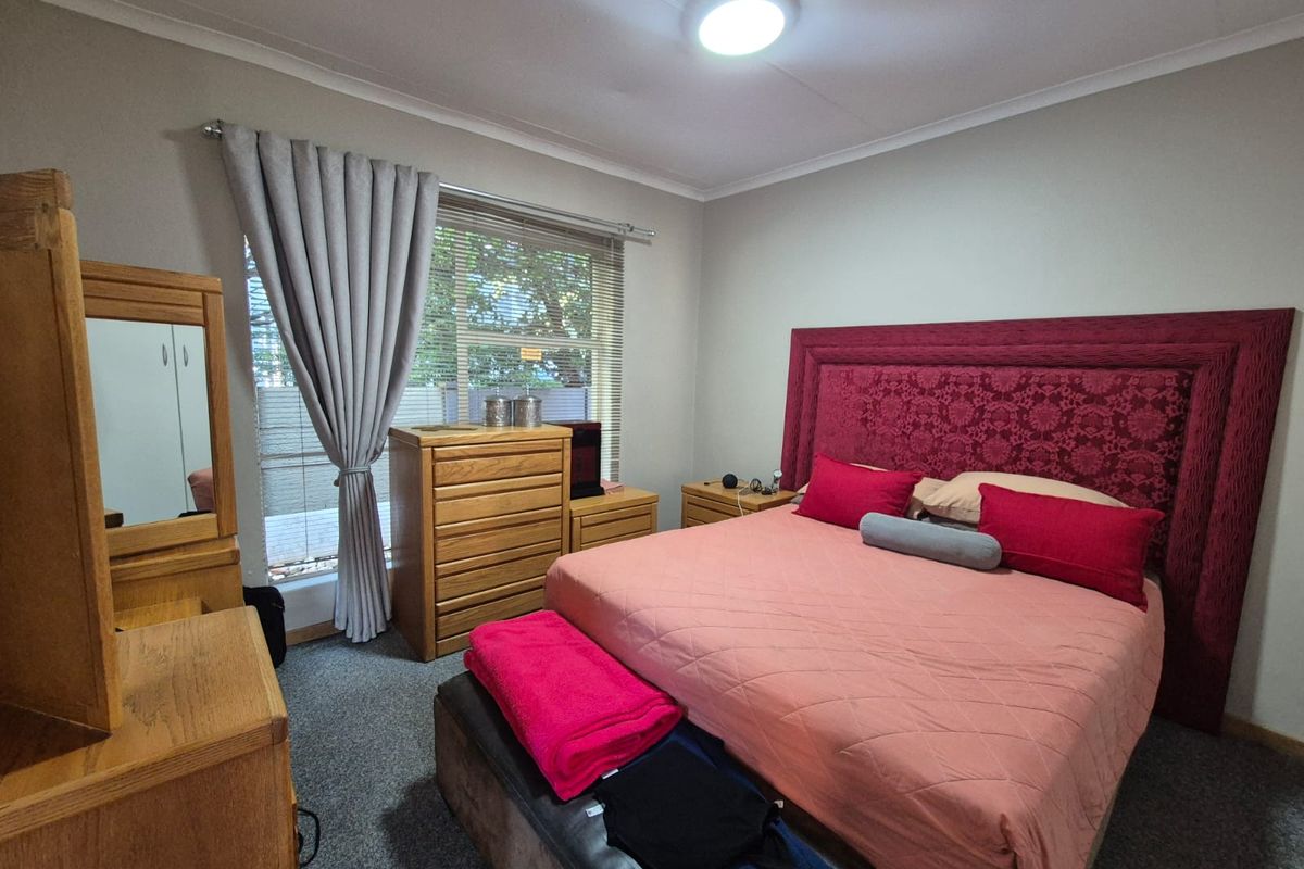 !LUXURY FAMILY HOME FOR SALE! - Photo 5