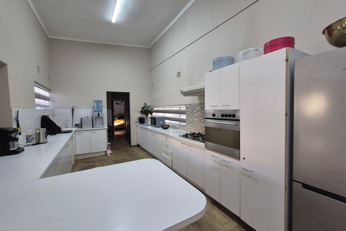 !LUXURY FAMILY HOME FOR SALE! - Photo 4