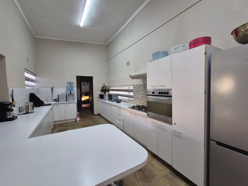 !LUXURY FAMILY HOME FOR SALE! - Photo 4