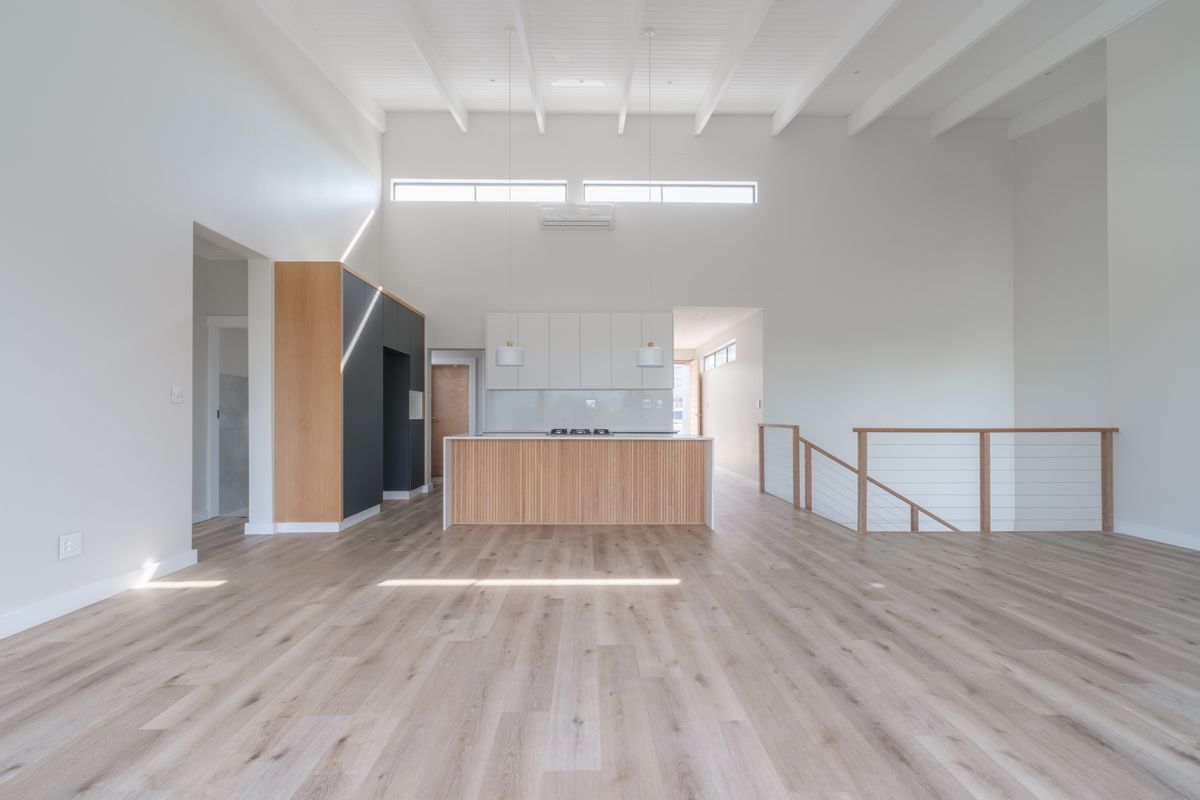 Elegant Coastal Residence with Sea Views – Available for Rental at R45 000 per Month - Photo 2