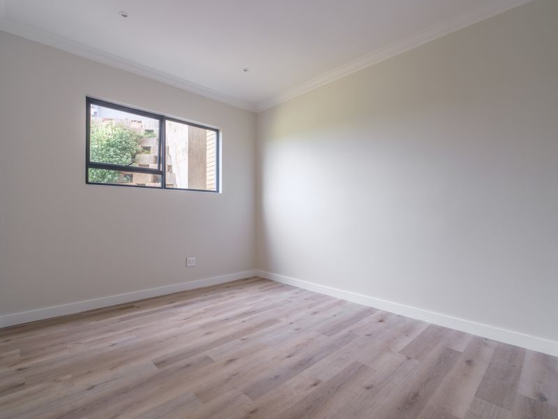 Elegant Coastal Residence with Sea Views – Available for Rental at R45 000 per Month - Photo 10