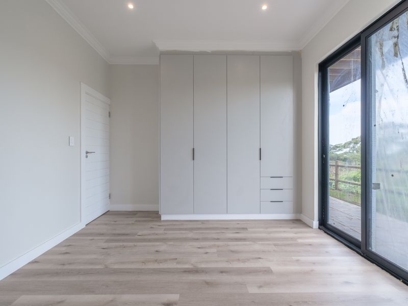 Elegant Coastal Residence with Sea Views – Available for Rental at R45 000 per Month - Photo 8