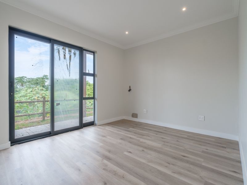 Elegant Coastal Residence with Sea Views – Available for Rental at R45 000 per Month - Photo 7