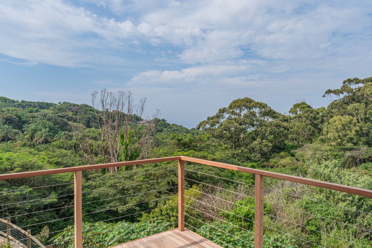 Elegant Coastal Residence with Sea Views – Available for Rental at R45 000 per Month - Photo 3