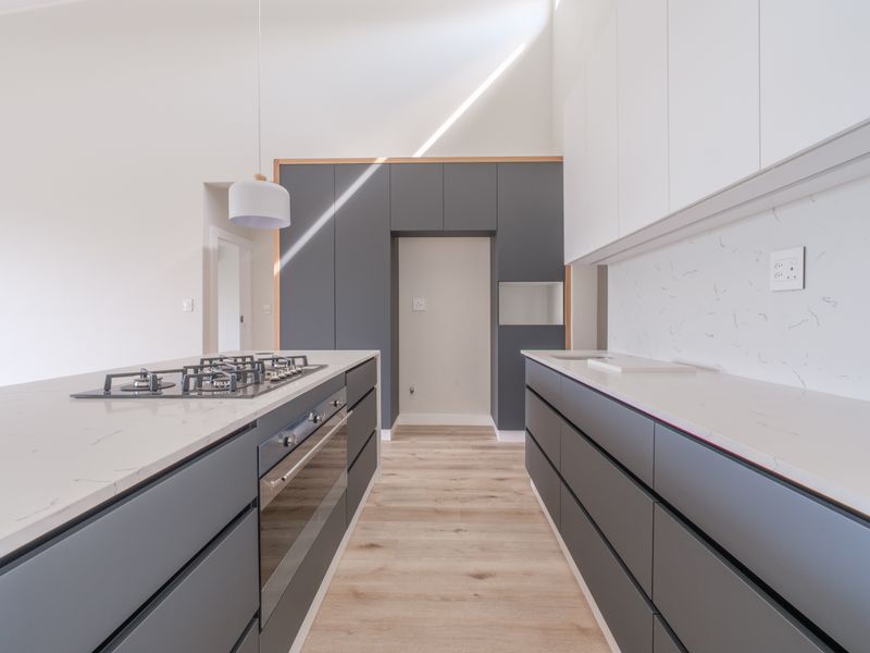 Elegant Coastal Residence with Sea Views – Available for Rental at R45 000 per Month - Photo 4