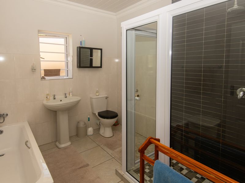 A rare opportunity to own a stylish, easy-living coastal home in a prime golf course setting. - Photo 10