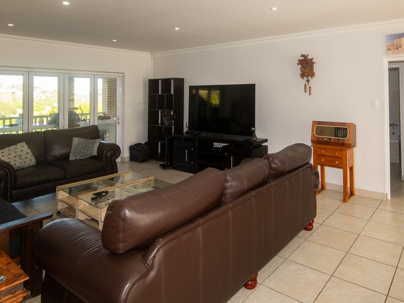 A rare opportunity to own a stylish, easy-living coastal home in a prime golf course setting. - Photo 5