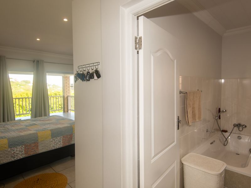 A rare opportunity to own a stylish, easy-living coastal home in a prime golf course setting. - Photo 9