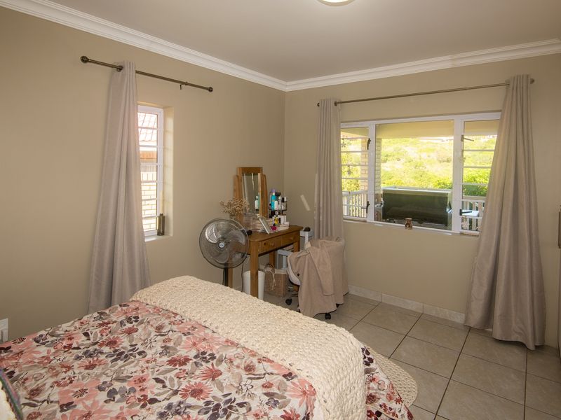 A rare opportunity to own a stylish, easy-living coastal home in a prime golf course setting. - Photo 7