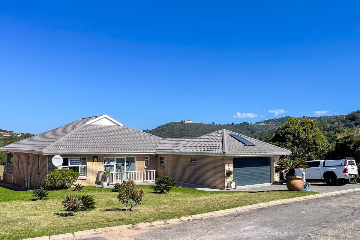 A rare opportunity to own a stylish, easy-living coastal home in a prime golf course setting. - Photo 2