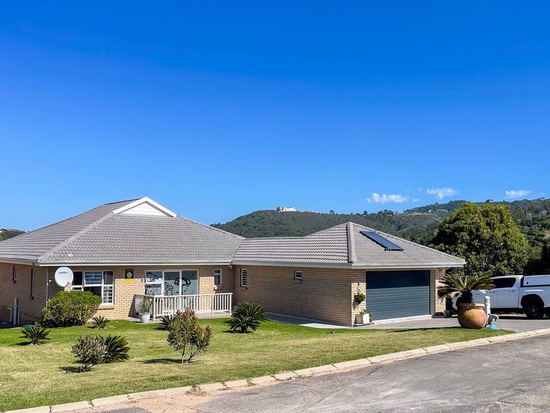 A rare opportunity to own a stylish, easy-living coastal home in a prime golf course setting. - Photo 2