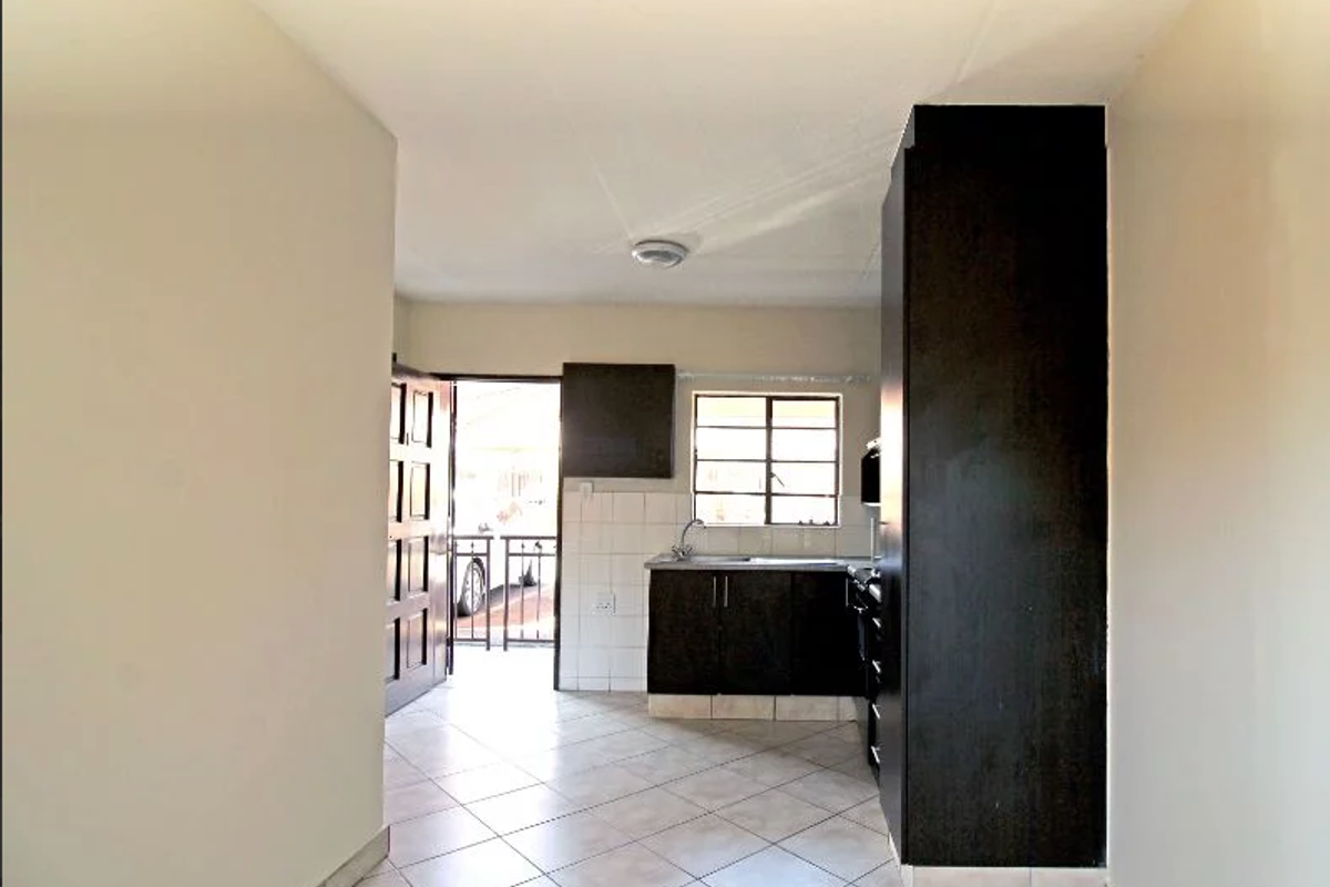 Welcome to Genesis Apartments—modern, affordable living in the vibrant heart of Kempton Park. - Photo 2