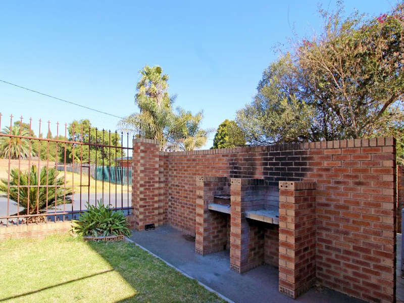 Welcome to Genesis Apartments—modern, affordable living in the vibrant heart of Kempton Park. - Photo 5