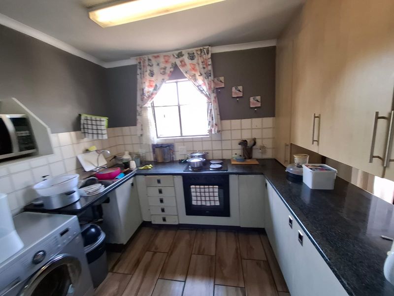 Apartment For Sale In Pretoria - Photo 9