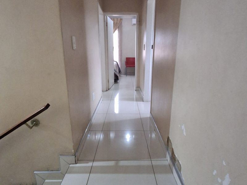 Modern Family Living in a Secure Riverside Estate. - Photo 10