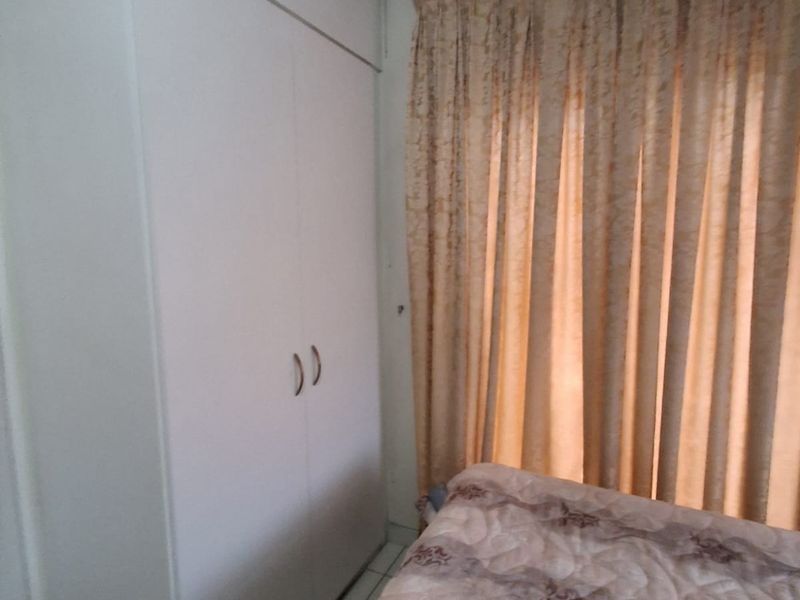 Modern Family Living in a Secure Riverside Estate. - Photo 9