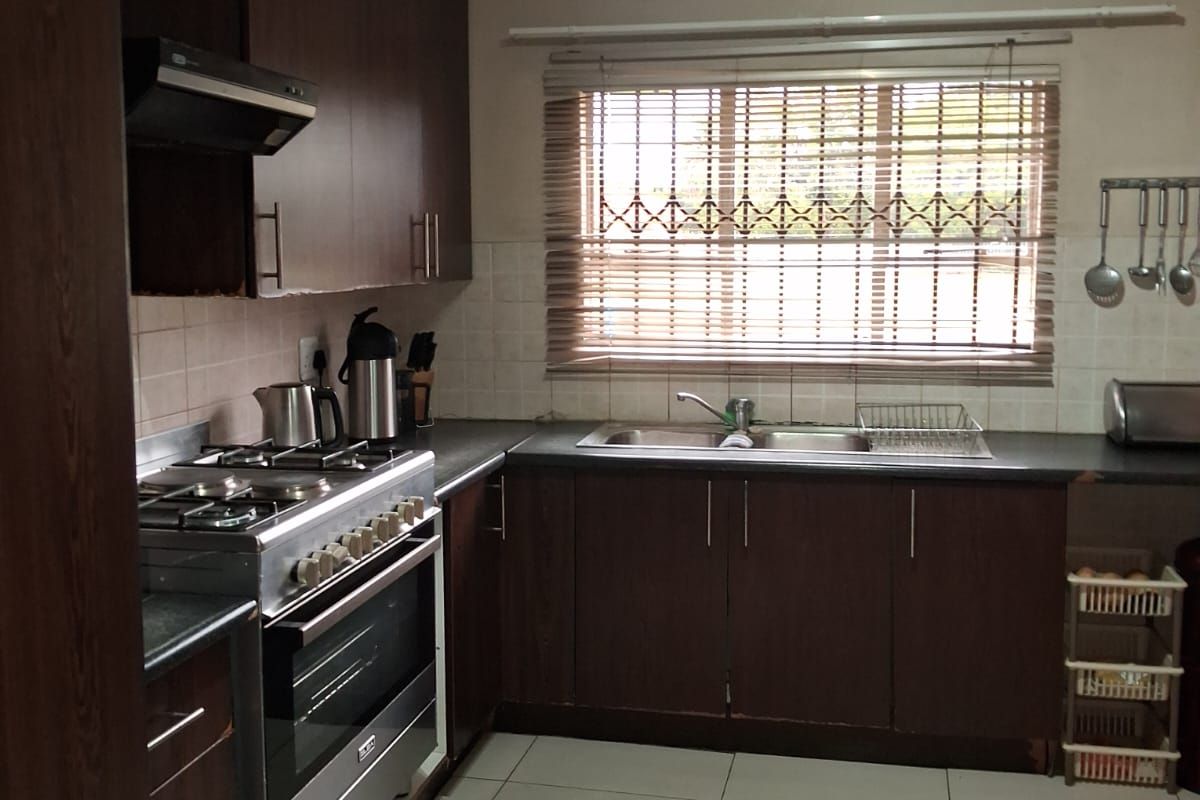 Modern Family Living in a Secure Riverside Estate. - Photo 3