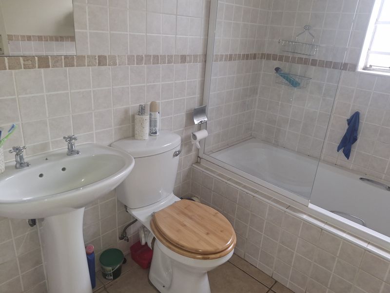 Modern 2 Bedroom Townhouse with Balcony in Secure Complex – Brentwood Park AH - Photo 6