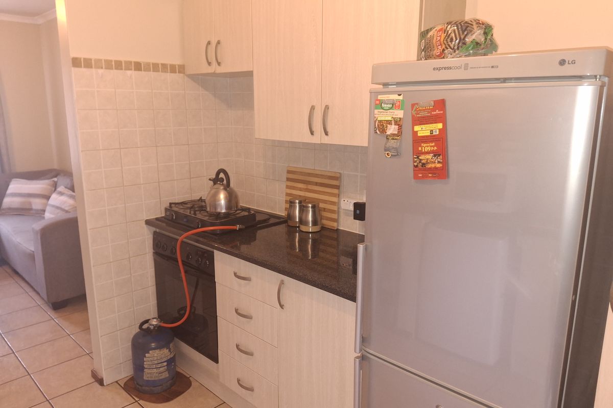 Modern 2 Bedroom Townhouse with Balcony in Secure Complex – Brentwood Park AH - Photo 3