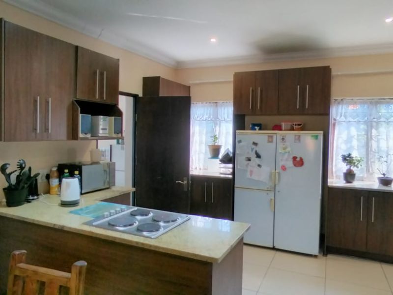 Great property in a great estate! - Photo 7