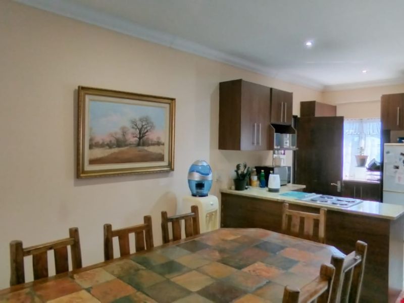 Great property in a great estate! - Photo 6