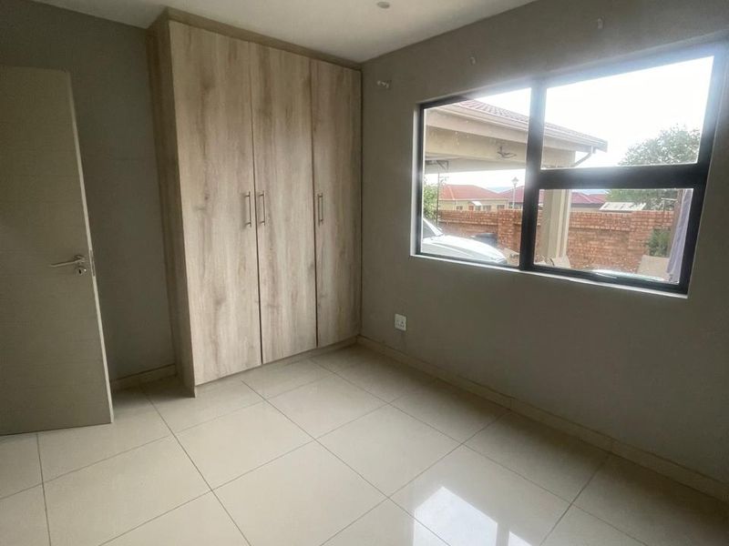 Modern 3 bedroom available! - Photo 9