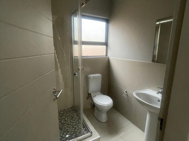 Modern 3 bedroom available! - Photo 10