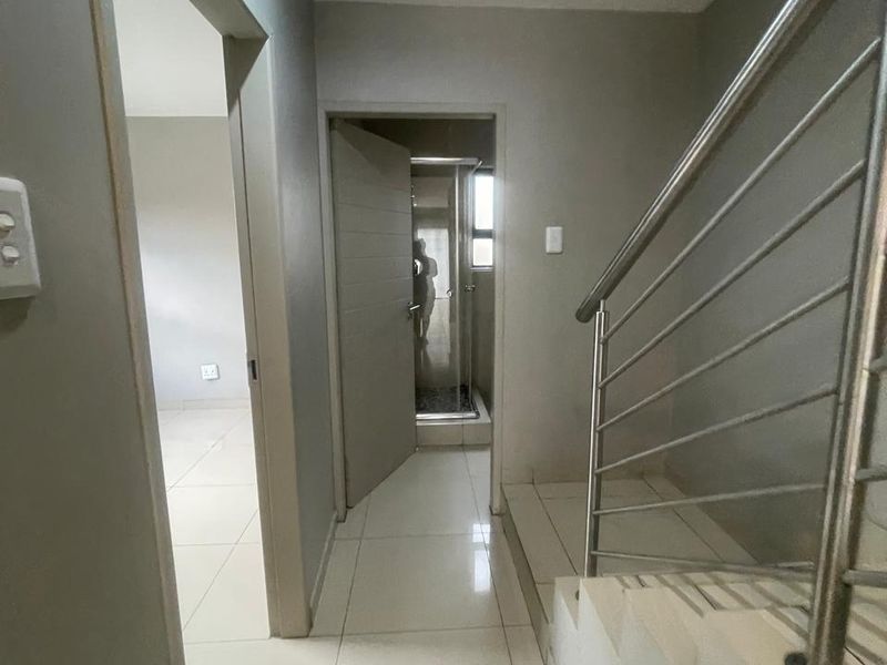 Modern 3 bedroom available! - Photo 8