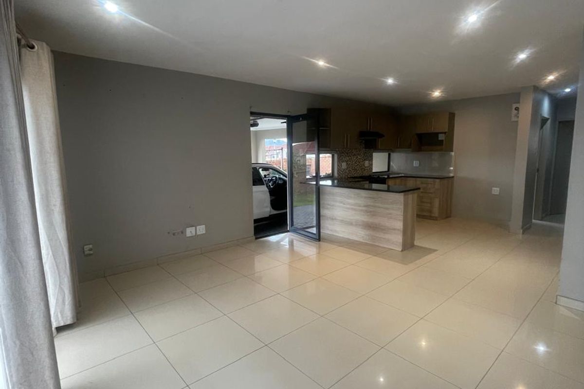 Modern 3 bedroom available! - Photo 2