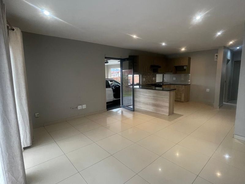 Modern 3 bedroom available! - Photo 2