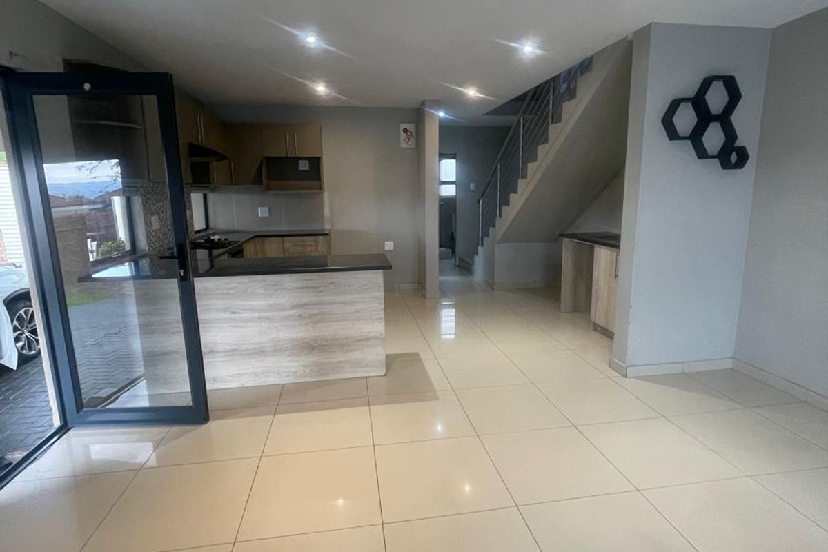 Modern 3 bedroom available! - Photo 3