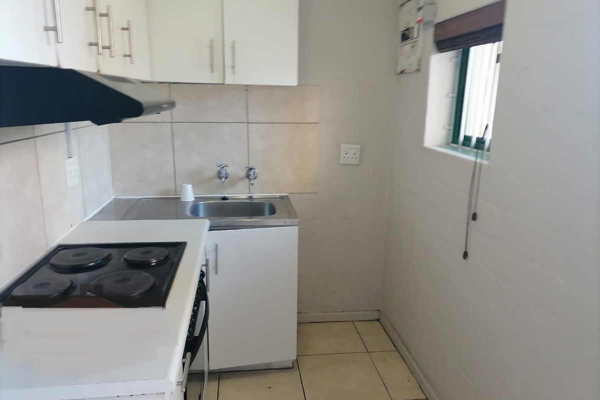 2 BEDROOM GROUND FLOOR  APARTMENT FOR SALE IN SECURE COMPLEX - Photo 3