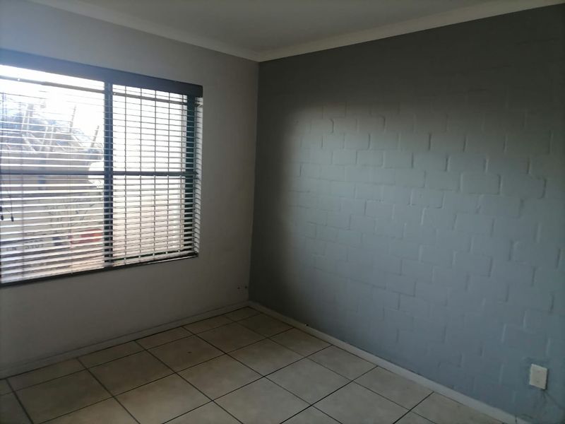 2 BEDROOM GROUND FLOOR  APARTMENT FOR SALE IN SECURE COMPLEX - Photo 5