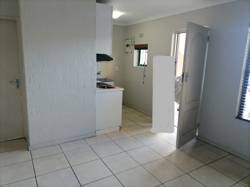 2 BEDROOM GROUND FLOOR  APARTMENT FOR SALE IN SECURE COMPLEX - Photo 4