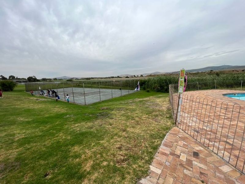 2 BEDROOM GROUND FLOOR  APARTMENT FOR SALE IN SECURE COMPLEX - Photo 2