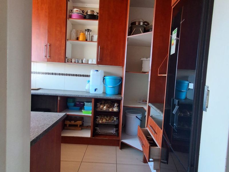 Charming 2-Bedroom Flat in Vereeniging Central. - Photo 9