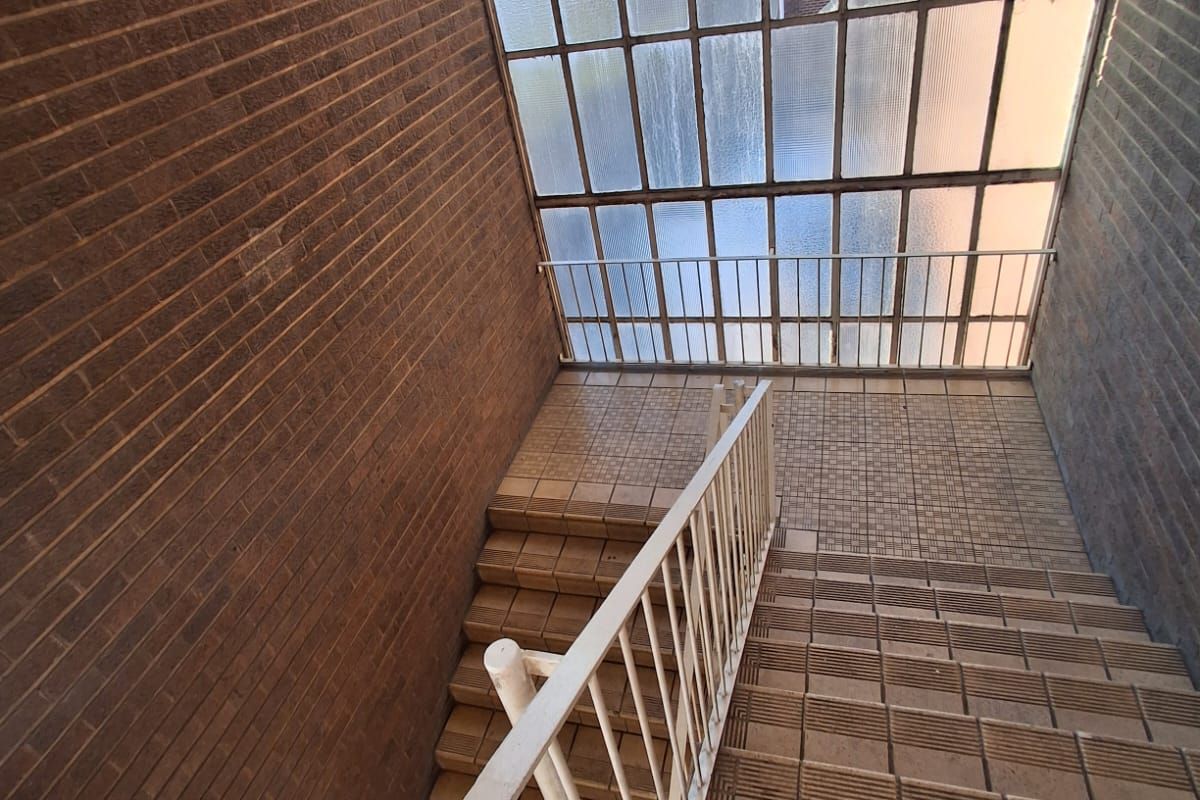 Charming 2-Bedroom Flat in Vereeniging Central. - Photo 3