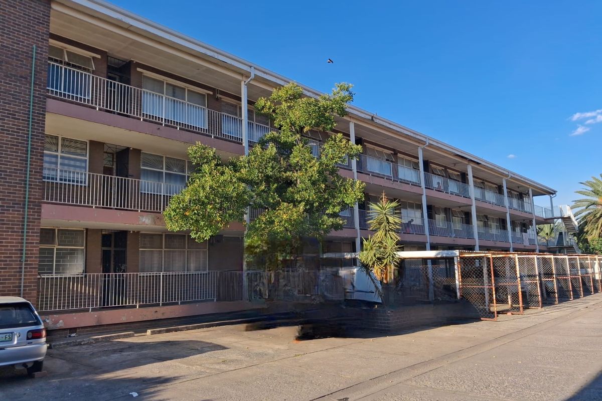 Charming 2-Bedroom Flat in Vereeniging Central. - Photo 2