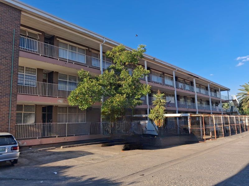 Charming 2-Bedroom Flat in Vereeniging Central. - Photo 2