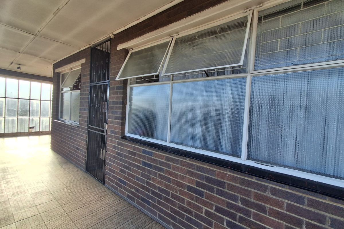 Charming 2-Bedroom Flat in Vereeniging Central. - Photo 4