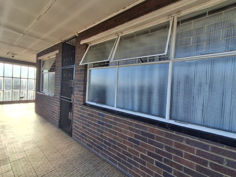 Charming 2-Bedroom Flat in Vereeniging Central. - Photo 4