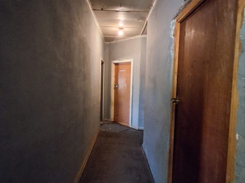 Investment Opportunity – 6-Bedroom Property in Peacehaven, Vereeniging. - Photo 3