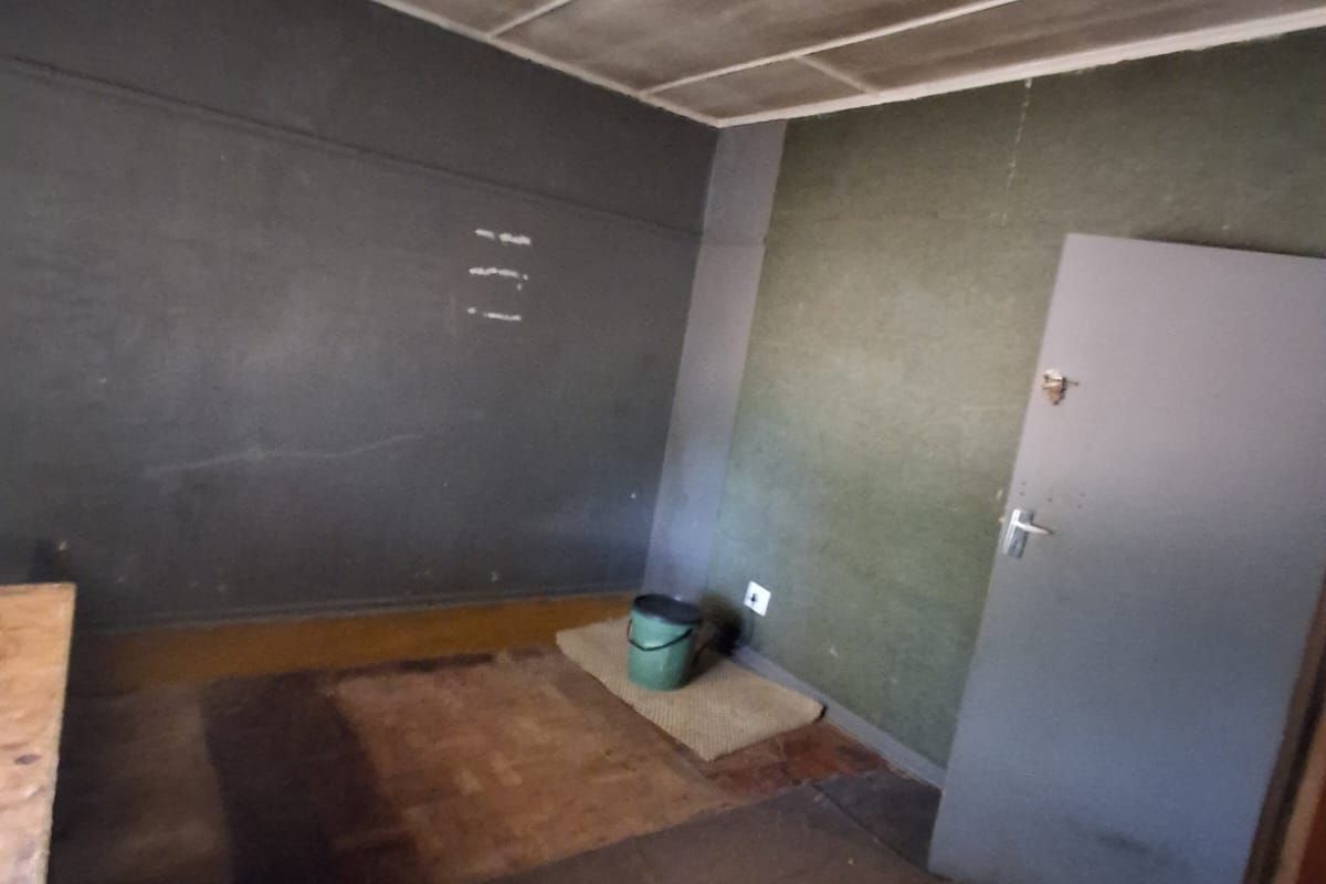 Investment Opportunity – 6-Bedroom Property in Peacehaven, Vereeniging. - Photo 4