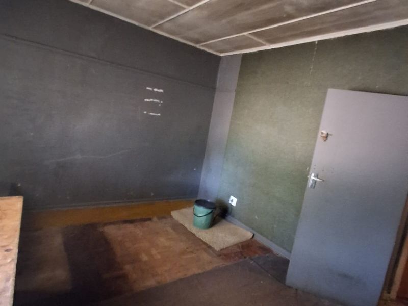 Investment Opportunity – 6-Bedroom Property in Peacehaven, Vereeniging. - Photo 4