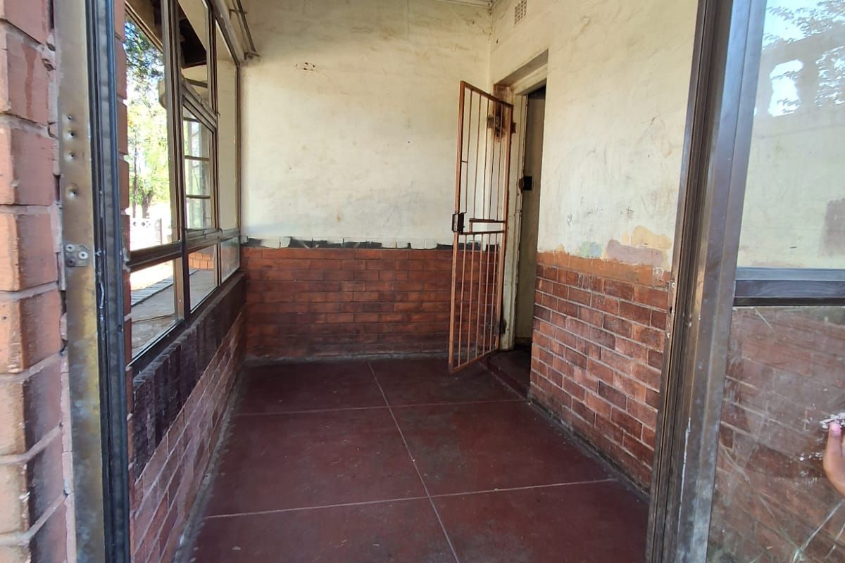 Investment Opportunity – 6-Bedroom Property in Peacehaven, Vereeniging. - Photo 2