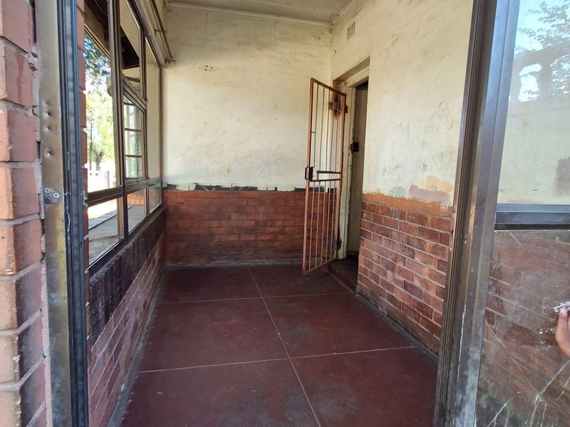 Investment Opportunity – 6-Bedroom Property in Peacehaven, Vereeniging. - Photo 2