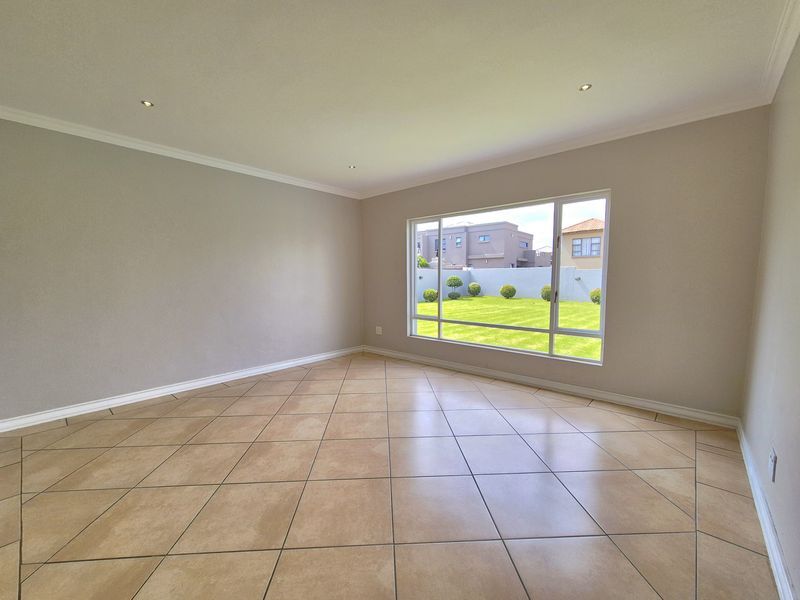 Prime Villa For Sale n Helderwyk Estate! - Photo 10