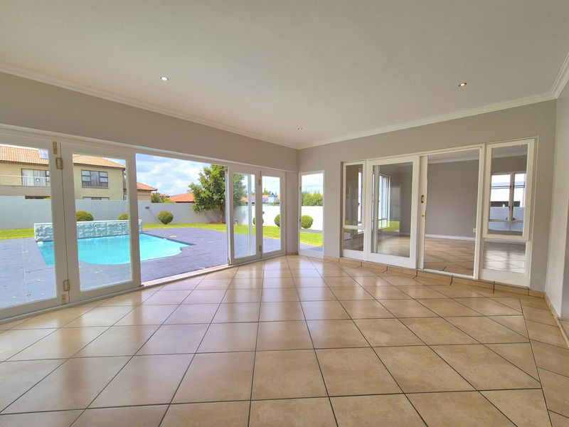 Prime Villa For Sale n Helderwyk Estate! - Photo 8