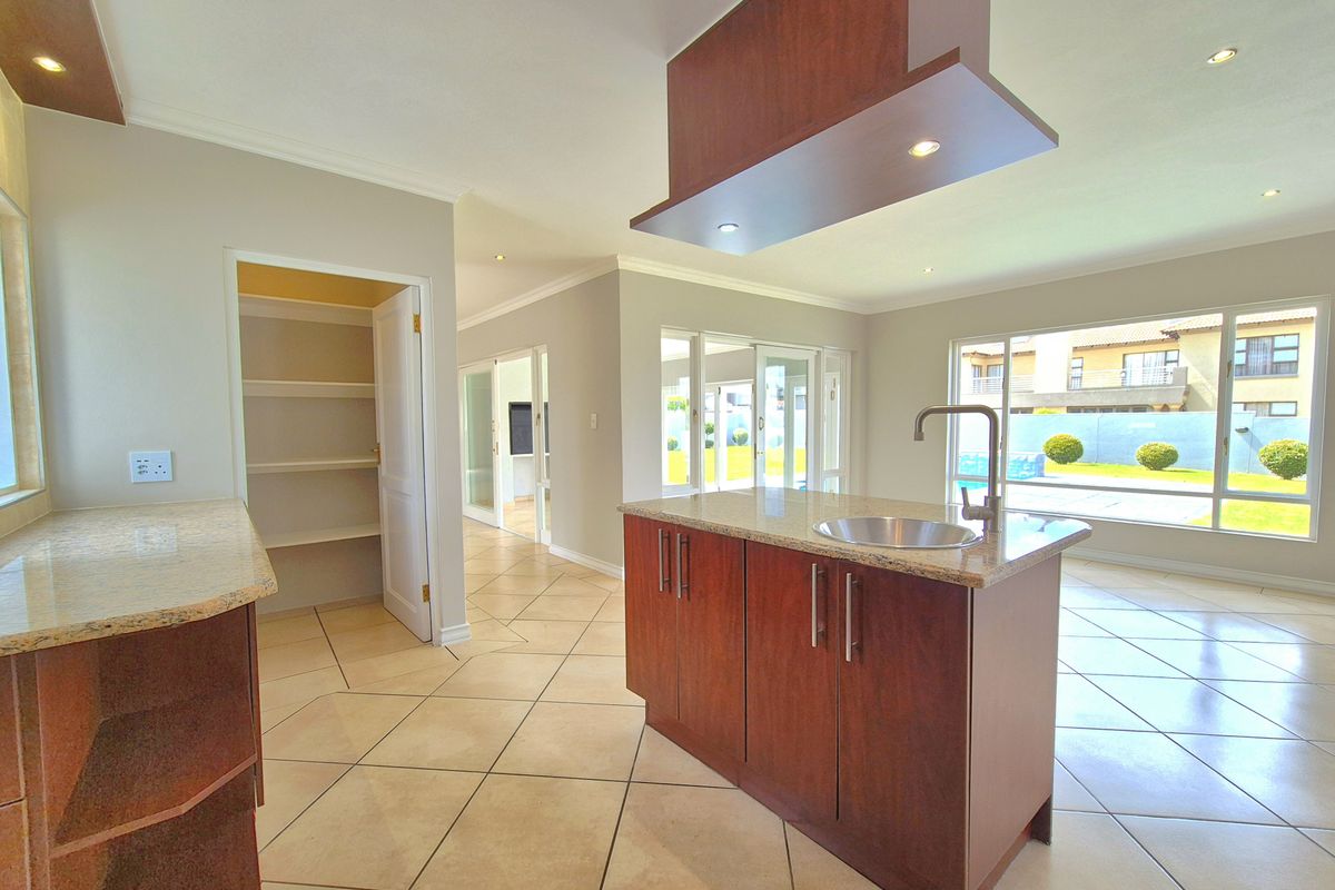 Prime Villa For Sale n Helderwyk Estate! - Photo 5